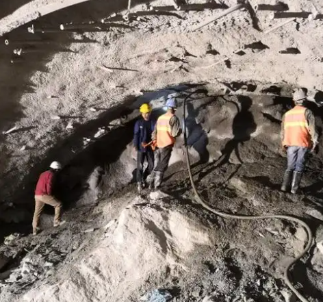 原州拱顶带模注浆料的施工流程及注意事项